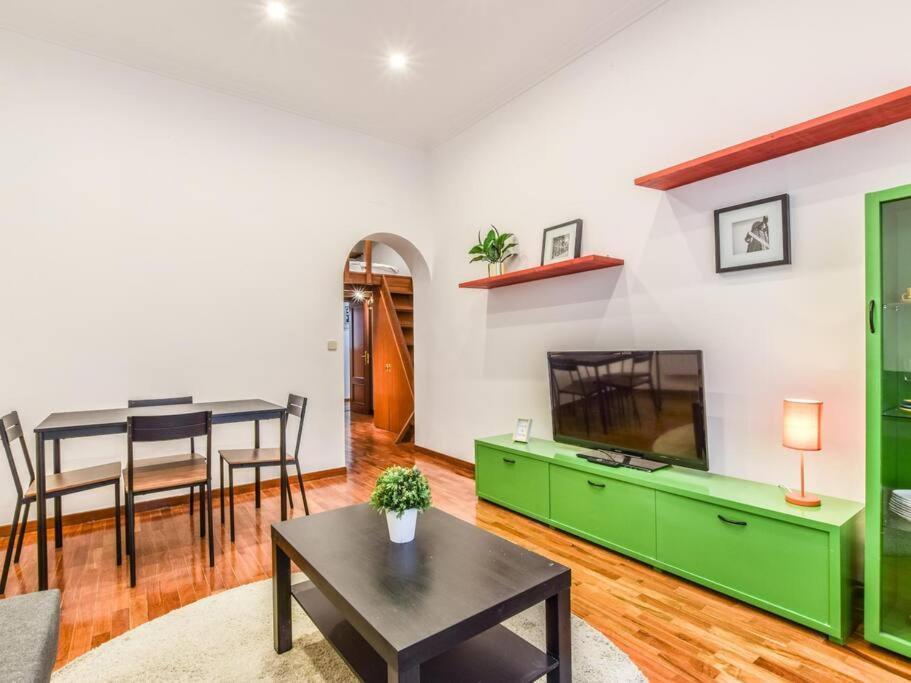 Apartamento Puente De Segovia Apartment มาดริด ภายนอก รูปภาพ