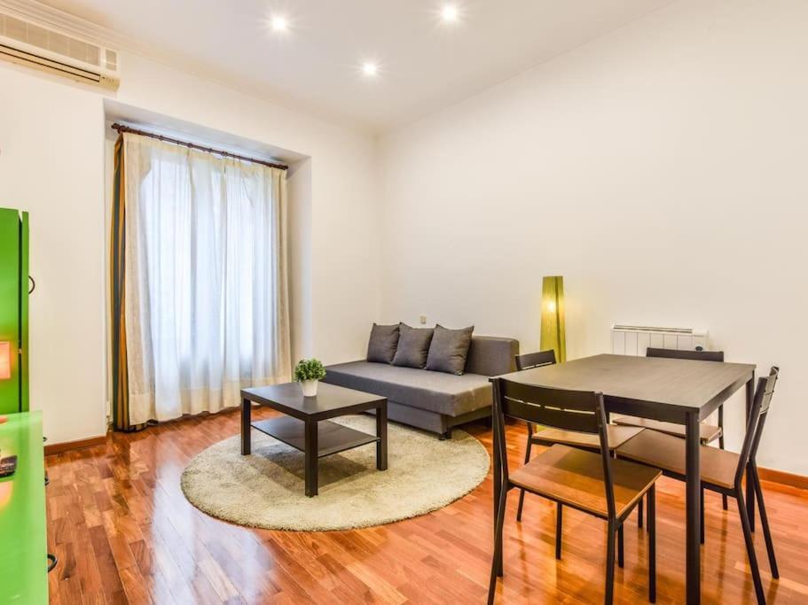Apartamento Puente De Segovia Apartment มาดริด ภายนอก รูปภาพ